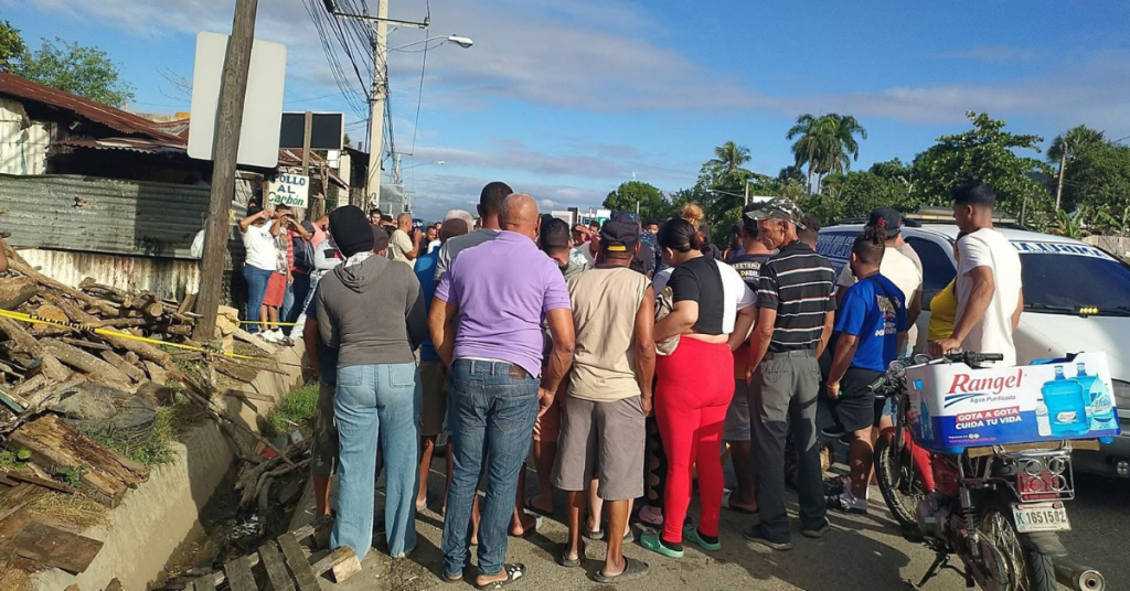 Mujer fenece en choque entre motocicleta y camión La Romana