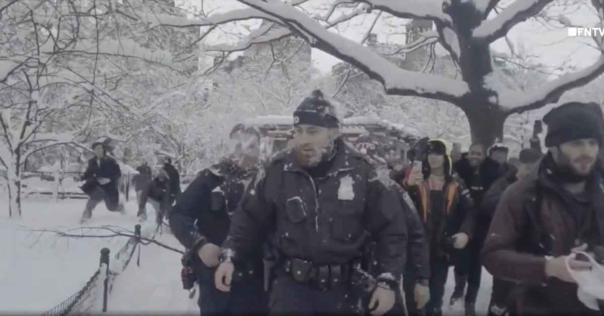 NYPD busca sospechosos por pelea de nieve en Manhattan