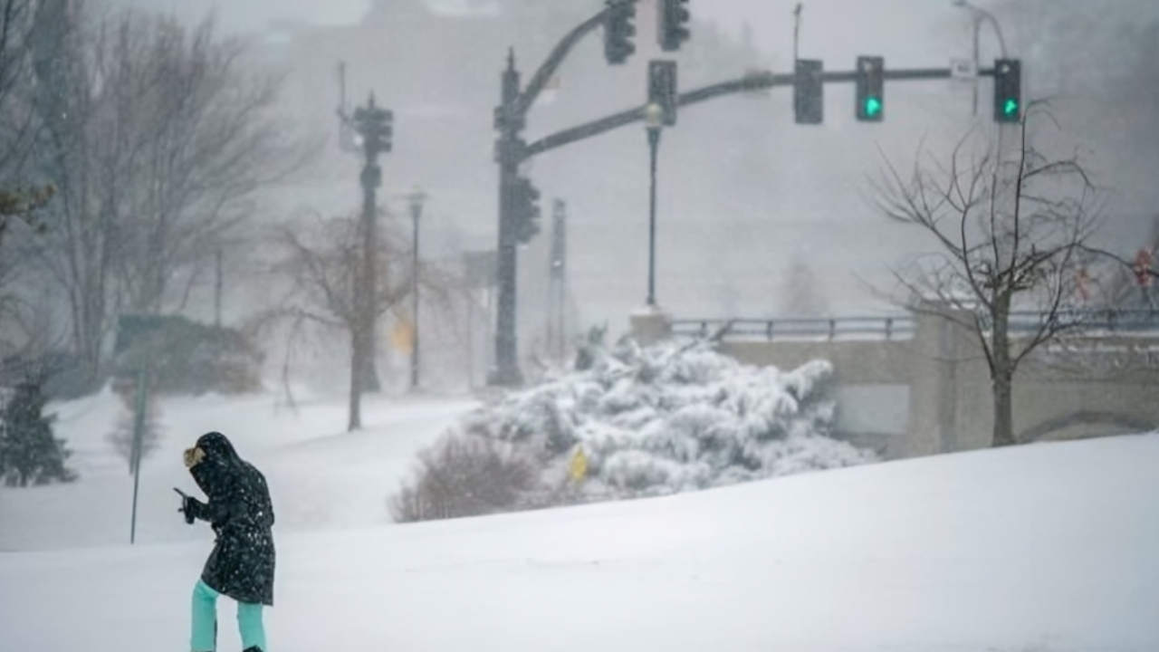 Ciclón invernal mantiene nieve y frío en el noreste de EE.UU.