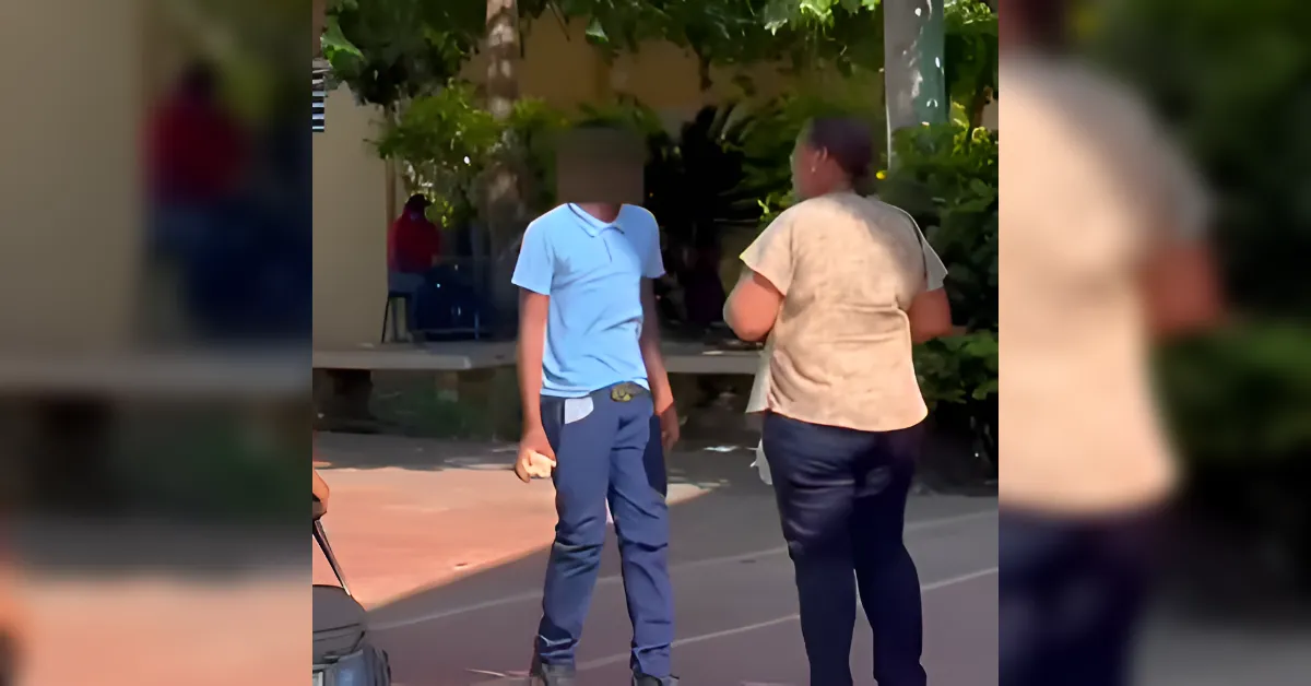 Policía escolar controla altercado entre alumno y profesora