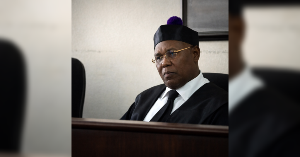 Hallan sin aliento exjuez Víctor Mejía Lebrón en oficina