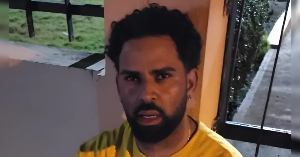 Joven sobrevive a aparatoso vuelco en Salcedo-Tenares